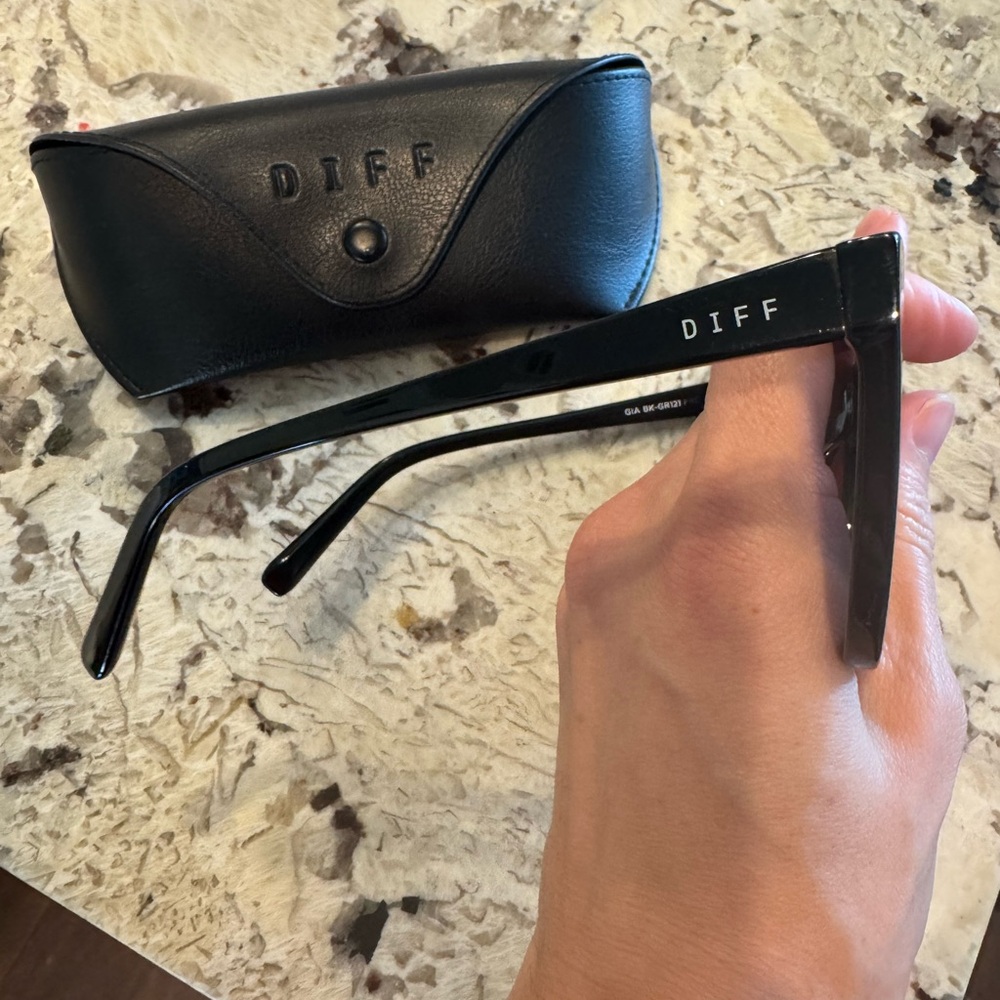 DIFF Gia Sunglasses - image 4